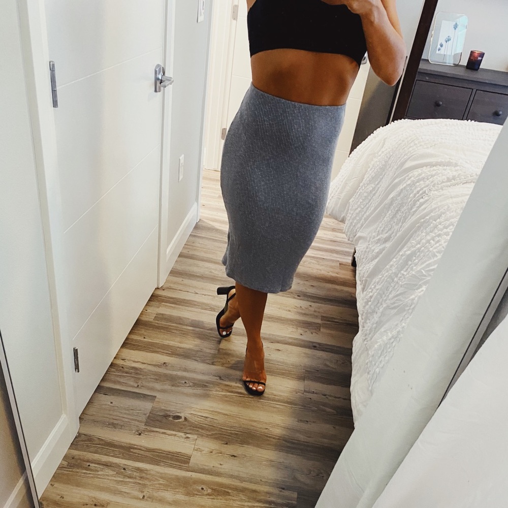Grey pencil skirt